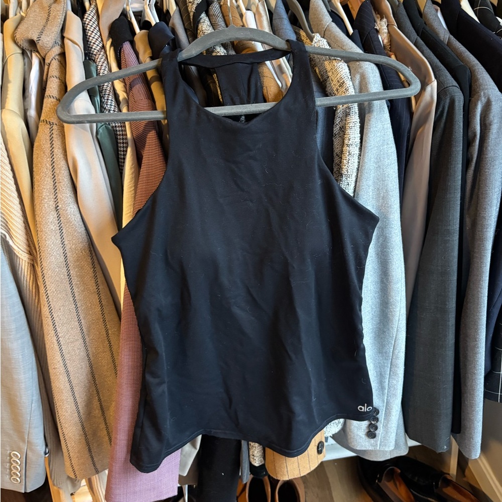 ALO Yoga Black Tank Top with Sleeveless Design
